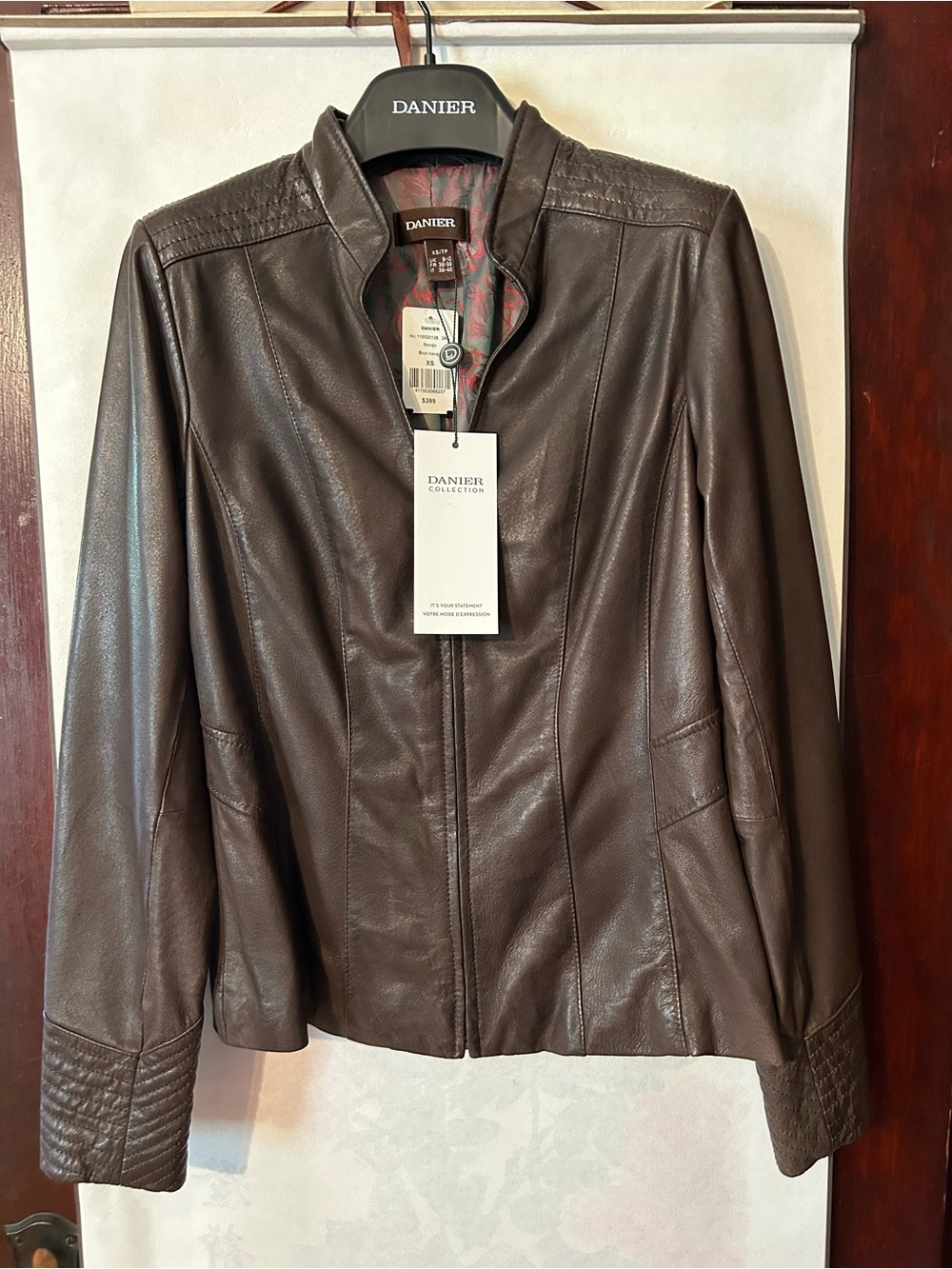 New with tag ($399) Danier Women’s Dark Brown Leather Zip Jacket, XS